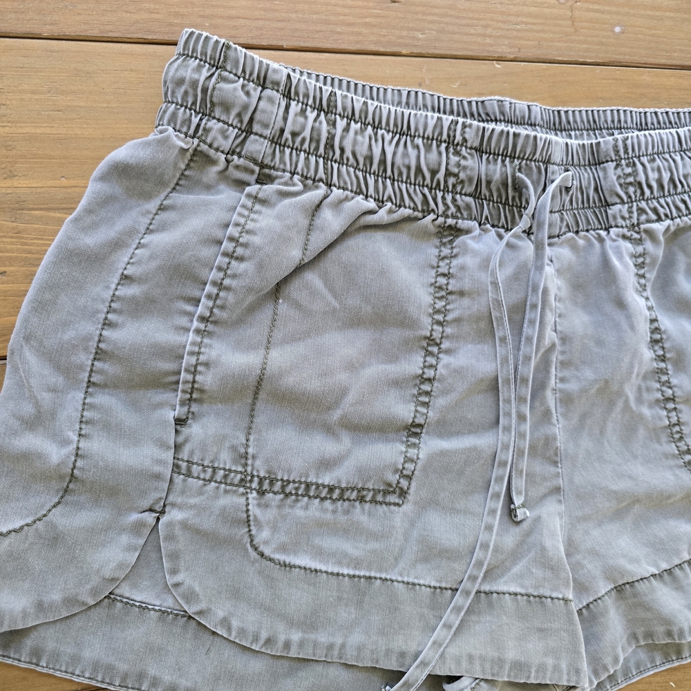 Express Womens Gray Pull On Shorts - Picture 2 of 6